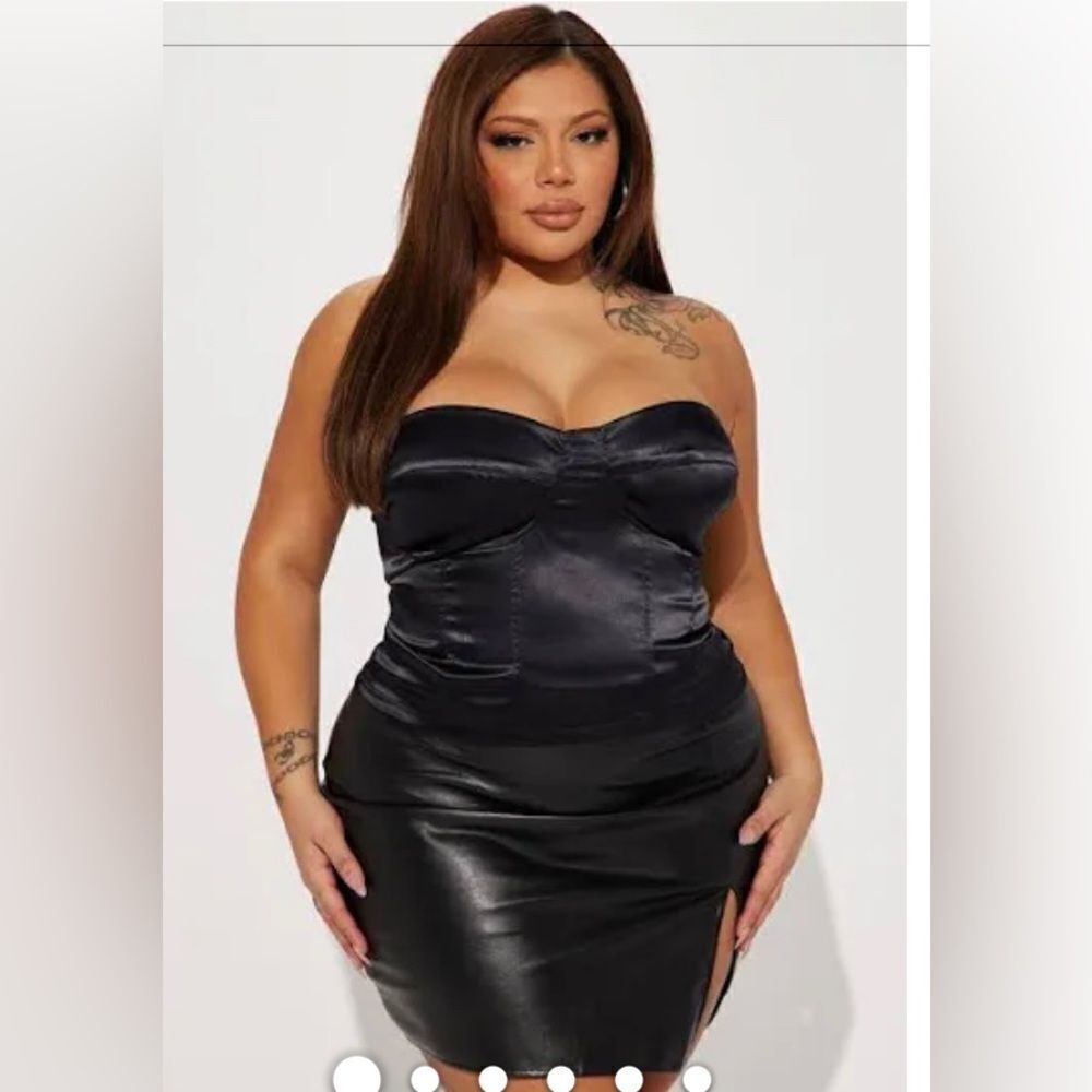 Vintage plus size 2 torrid corset bustier w/ruffle hem & garter straps